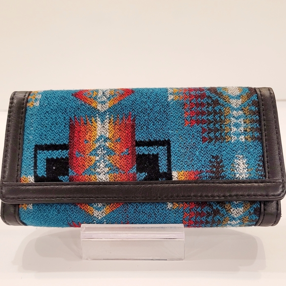 Pendleton Handbags - Pendleton Aztec Multicolor TriFold Wallet. Vintage Leather